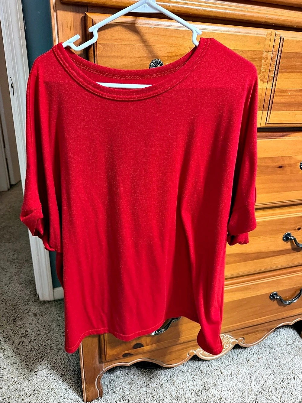 Women’s Red Short Sleeve Tee size large
